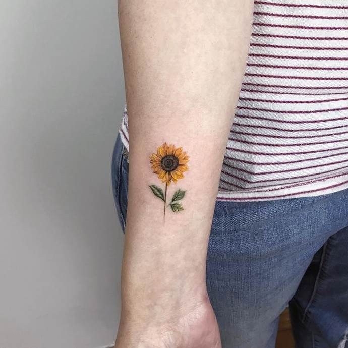 women's sunflower tattoos